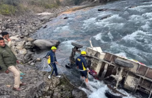 Accident: टोंस नदी में गिरा वाहन, हिमाचल प्रदेश का चालक लापता, एसडीआरएफ और पुलिस टीम कर रही तलाश