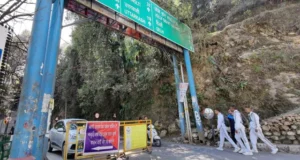 Uttarakhand: सावधान! मसूरी-कैम्पटी रोड पर NH 707A के गेट के पिलर सड़े, कभी भी हो सकता है बड़ा हादसा