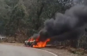 Nainital: कैंची धाम के पास सैलानियों की कार में लगी आग, वाहन जलकर खाक