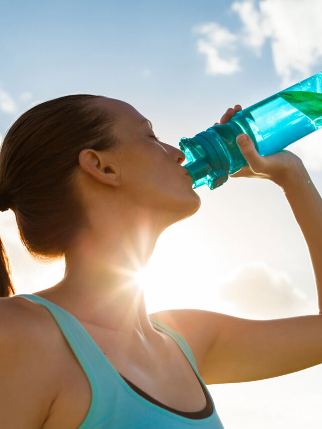 गला सूखना, सिरदर्द और चिड़चिड़ापन: शरीर में पानी की कमी के 6 बड़े संकेत