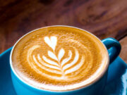 चाय या कॉफी: स्वास्थ्य के लिए ज़्यादा ख़तरनाक क्या? 1