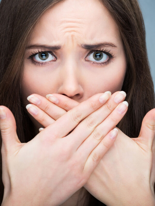 ब्रश करने के बाद भी सड़ रहे हैं दांत? ये 7 रोजमर्रा की आदतें हैं असली वजह!