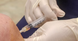 Rishikesh: गजब हाल! सरकारी अस्पताल में दवा नहीं, चंदा जमा कर एंटी-रेबीज इंजेक्शन लगवा रहे मरीज