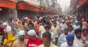 Jhande Ji Mela Dehradun: श्री झंडे जी के दर्शन के लिए उमड़ी संगत, नगर परिक्रमा में दिखा आस्था का संगम