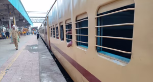 Haridwar: चलती ट्रेन में चढ़ने की कोशिश कर रहे यात्री का हाथ कटा, आरपी ने अस्पताल में भर्ती कराया