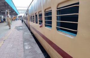 Haridwar: चलती ट्रेन में चढ़ने की कोशिश कर रहे यात्री का हाथ कटा, आरपी ने अस्पताल में भर्ती कराया