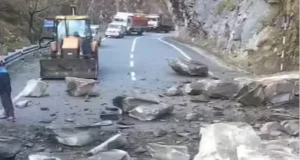 Uttarakhand News: सावधान! उत्तराखंड में भारी बारिश के बाद आई आफत, दरक रहे पहाड़