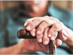 Uttarakhand: देहरादून जनता दरबार में बुजुर्गों की पीड़ा, बेटे-बहू पर उत्पीड़न के आरोप, प्रशासन ने दिए सख्त निर्देश