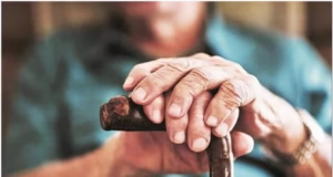 Uttarakhand: देहरादून जनता दरबार में बुजुर्गों की पीड़ा, बेटे-बहू पर उत्पीड़न के आरोप, प्रशासन ने दिए सख्त निर्देश