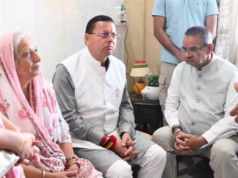 Dehradun: सेवानिवृत्त ब्रिगेडियर मुकेश जोशी के घर पहुंचकर सीएम धामी ने दी श्रद्धांजलि, गोलीकांड में हुई थी मौत