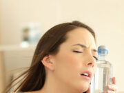 गर्मियों में खुद को हेल्दी रखने के 6 आसान और असरदार तरीके 1