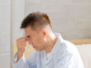 सुबह उठते ही आंखों में दर्द होता है? ये 6 कारण हो सकते हैं जिम्मेदार 1