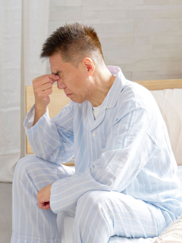 सुबह उठते ही आंखों में दर्द होता है? ये 6 कारण हो सकते हैं जिम्मेदार