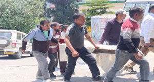 Nainital News: आग बुझाने गए दैनिक कर्मी की फिसलकर गिरने से मौत, सभासदों व स्थानीय लोगों ने जमकर किया हंगामा