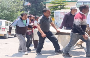 Nainital News: आग बुझाने गए दैनिक कर्मी की फिसलकर गिरने से मौत, सभासदों व स्थानीय लोगों ने जमकर किया हंगामा