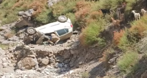 धारचूला में सड़क हादसा: कार अनियंत्रित होकर खाई में गिरी, एक की मौत; दो लोग घायल
