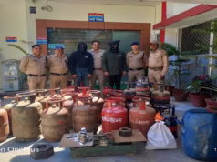 Ramnagar: खताड़ी में गैस की कालाबाजारी का भंडाफोड़, दो भाई गिरफ्तार, 34 सिलिंडर जब्त