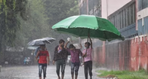 Uttarakhand Weather: सुबह से बारिश, यमुनोत्री धाम में बर्फबारी, बदले मौसम के मिजाज ने लोगों को चौंकाया