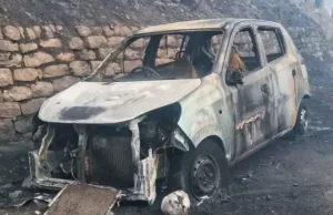 उत्तराखंड में जंगल की आग से घिरा नर्सिंग कालेज, सड़क पर खड़ी कार खाक