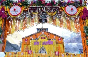 केदारनाथ धाम में चेंकिग कर रही थी पुलिस, टेंट से मिले दो एयर गन और एक धारदार हथियार