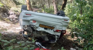 Road Accident: थल-मुनस्यारी सड़क पर अनियंत्रित होकर टैक्सी खाई में गिरी, एक की मौत, पांच घायल