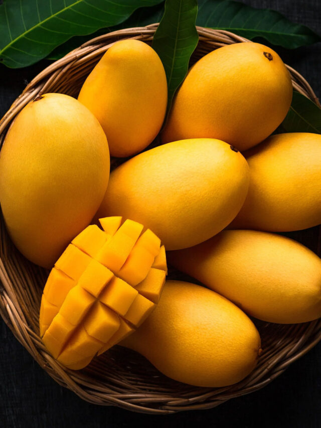 सुबह खाली पेट तरबूज और आम खाना सही है या गलत? जानिए 6 जरूरी बातें