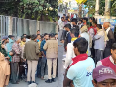 Dehradun: कांवली रोड पर दर्दनाक हादसा, डंपर ने मजदूर को कुचला, सड़क पर टायर जलाकर लोगों ने किया प्रदर्शन