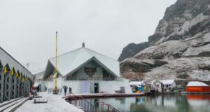 Uttarakhand News: आज विधि-विधान से खुलेंगे हेमकुंड गुरुद्वारे के कपाट, बड़ी संख्या में पहुंचे श्रद्धालु