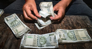 Uttarakhand: नकली करेंसी खपाने की बड़ी साजिश, असली नोटों के बीच छिपाए थे 4.54 करोड़ के जाली नोट