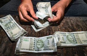 Uttarakhand: नकली करेंसी खपाने की बड़ी साजिश, असली नोटों के बीच छिपाए थे 4.54 करोड़ के जाली नोट