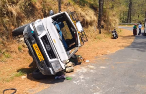 Tehri Accident: मुलगढ़ धमातोली मोटर मार्ग पर पलटी सुमो, नवविवाहिता गंभीर घायल, एम्स ऋषिकेश रेफर