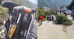 Rudraprayag: बदरीनाथ हाईवे के पास सड़क पर पलटा वाहन, नौ लोग थे सवार, चालक की हालत गंभीर, अन्य घायल