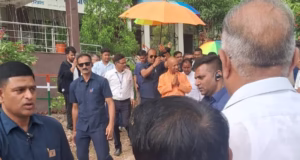 Dehradun: अपने पैतृक गांव में बोले यूपी के सीएम योगी- पलायन से खेत ही नहीं, संस्कृति और विरासत भी हो रही बंजर