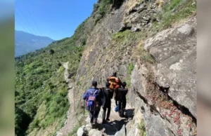 उत्तरकाशी के सेवा गांव में सड़क नहीं, बीमार महिला को 11 किमी कंधों पर उठाकर पहुंचाया अस्पताल