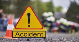 Nainital News: पिकअप से टकराने के बाद पैरापिट से भिड़ी कार, खाई में लटकने से मची अफरा-तफरी, दो लोग घायल