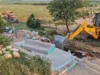 उत्तराखंड के नानकसागर बांध क्षेत्र में अवैध मजार पर चला बुलडोजर, अतिक्रमण हटाने पहुंची टीम ने किया ध्वस्तीकरण