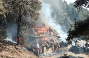 नैनीताल में पुराने भवनों की जर्जर बिजली लाइनें, बढ़ा शॉर्ट-सर्किट का जोखिम