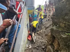 देहरादून के राजपुर में दीवार गिरने से वृद्ध महिला मलबे में फंसी, एसडीआरएफ ने बचाई जान
