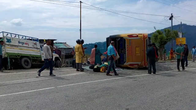 Passenger-bus-overturned-on-the-road-in-Chamba-1780313263143_v