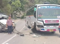 श्रीनगर गढ़वाल: कीर्तिनगर में बस और टाटा सूमो की जोरदार भिड़ंत, चालक घायल, बस में सवार 32 यात्री बाल-बाल बचे