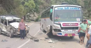 श्रीनगर गढ़वाल: कीर्तिनगर में बस और टाटा सूमो की जोरदार भिड़ंत, चालक घायल, बस में सवार 32 यात्री बाल-बाल बचे
