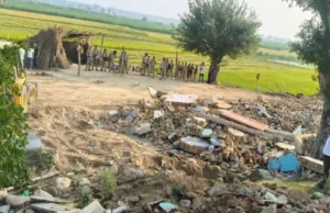 उत्तराखंड के नानकमत्ता में चला धामी सरकार का बुलडोजर, सिखों के तीर्थ स्थल के पास बनी मजार ढहाई