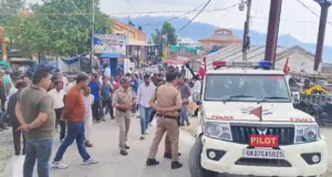 उत्तराखंड में मुख्य सचिव के फ्लीट वाहन ने कार को मारी टक्कर, स्कूटी चालक को भी गिराया