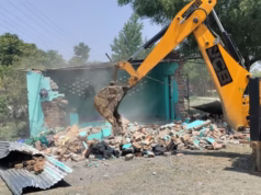 Vikasnagar: सरकारी भूमि पर हुए अतिक्रमण के खिलाफ बड़ी कार्रवाई, मजार व अन्य अस्थायी निर्माण ध्वस्त