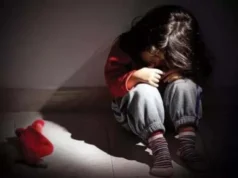Dehradun: बाथरूम में नहा रही युवती का वीडियो बनाने की कोशिश, लोगों ने की आरोपी की धुनाई, FIR दर्ज