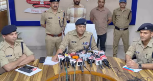 Dehradun: कोबरा गैंग के दो विदेशी पैडलरों समेत तीन नशा तस्कर गिरफ्तार, पार्टियों में सप्लाई करने की थी तैयारी