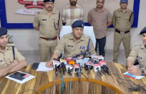 Dehradun: कोबरा गैंग के दो विदेशी पैडलरों समेत तीन नशा तस्कर गिरफ्तार, पार्टियों में सप्लाई करने की थी तैयारी
