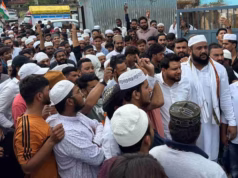Dehradun: मस्जिद सील किए जाने के विरोध में मुस्लिम सेवा संगठन का डीएम कार्यालय में कूच, भारी पुलिस बल तैनात