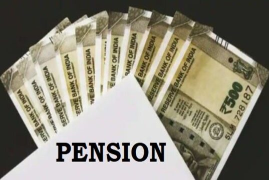 Uttarakhand: बजट मिलने के बाद भी जारी नहीं की गई 20 हजार बुजुर्गाें की पेंशन, तीन महीने से बैंक के लगा रहे चक्कर