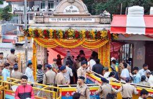 Kainchi Dham Mela: 80 हजार पार…तपती धूप के बीच बाबा के जयकारों से गूंजा मंदिर, पिछले साल से कम रही भीड़